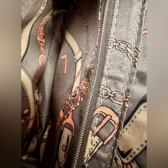 Black quilted purse with chain strap - Picture 11 of 11